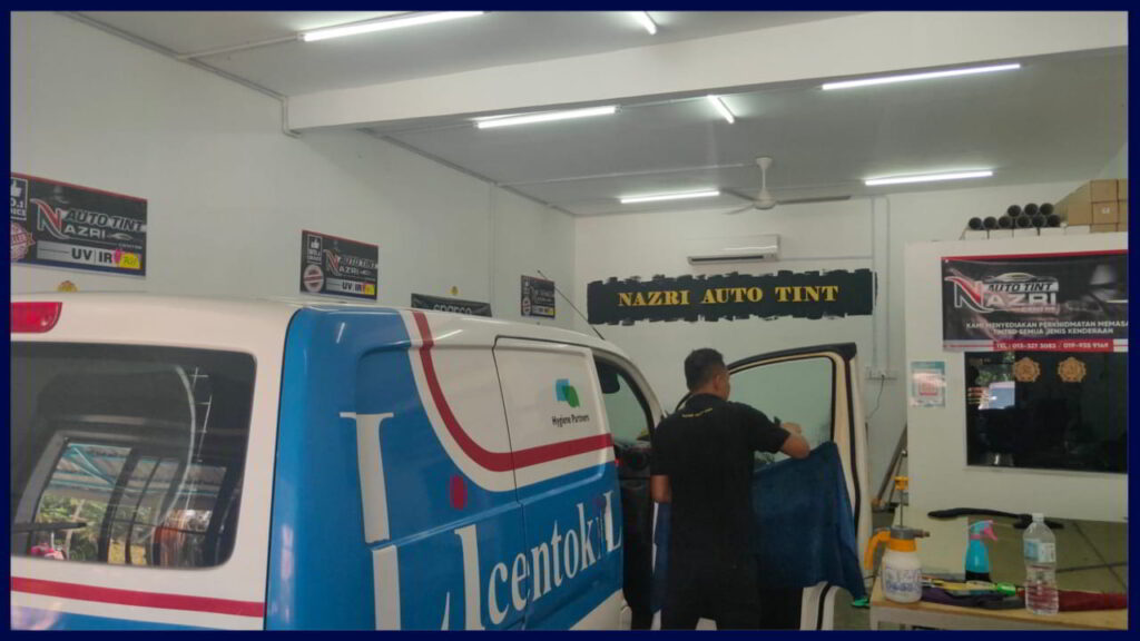 nazri auto tint centre